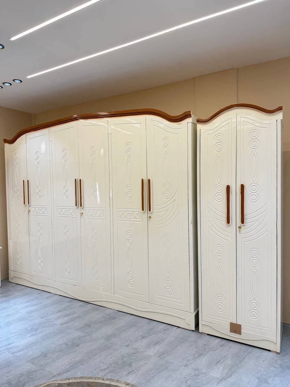 السعر // مليون فقط 😍

🔅تفاصيل الغرفة المرمري  ....

 خارج ٤ملم ام دي اف 🔺
وداخل معاكس ٣ملم 
صبغ حراري  درجة اولى 

عدد القطع  ٧ قطع 😍
🔺1 //جرباية  قياس  ١٦٠ × ٢٠٠ 
🔺//ميز جانبي ايسر قياس ٥٠
🔺2// وميز  جانبي  قياس ٥٠
🔺3// زاوية ارتفاع مترين عرض ٨٠
🔺4// وميز بلازمه  
🔺5//وميز مراية ارتفاع مترين عرض ١٢٠
🔺6// وكنتور ٦ باب  ارتفاع مترين و١٥ طول ٣ متر و١٥

القطعه الثامنة حسب الطلب شازلون
سعرها ٥٠ الف ❤️

(توصيل مجاني مركز بغداد )
التوصيل يشمل الشد مجاني 🔥
(اطراف ٥٠)
باقي المحافضات حسب البعد
شازلون سعرها ٥٠ الف
شازلون مخزن ٧٥ الف

للحجز واتساب
‏‪***********‬‏
