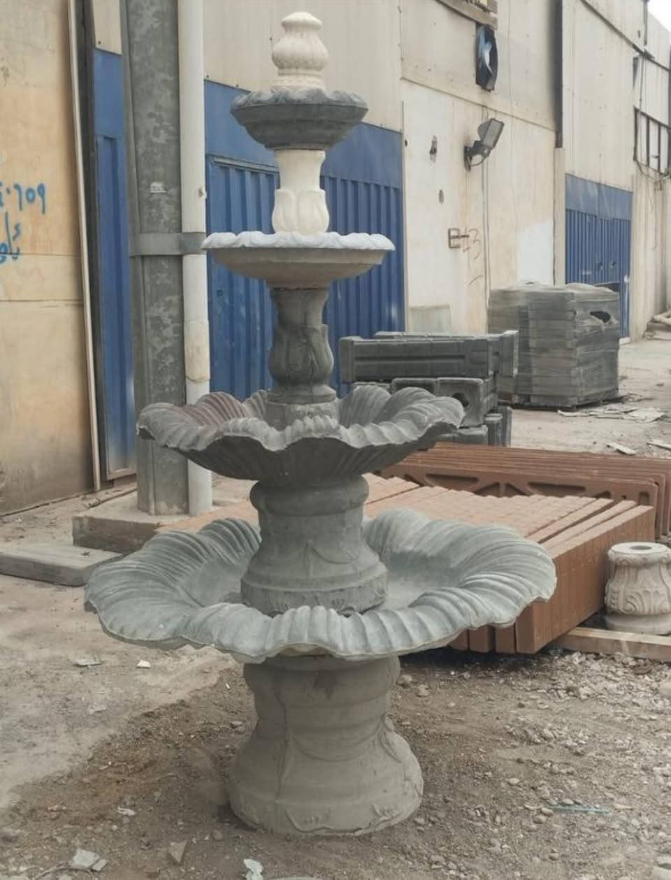 عمل جميع انواع المحجرات الكونكريتيه والنافورات وكل ما يتعلق بالديكور الخارجي للحدائق ***********////*********** احمد وعلي
