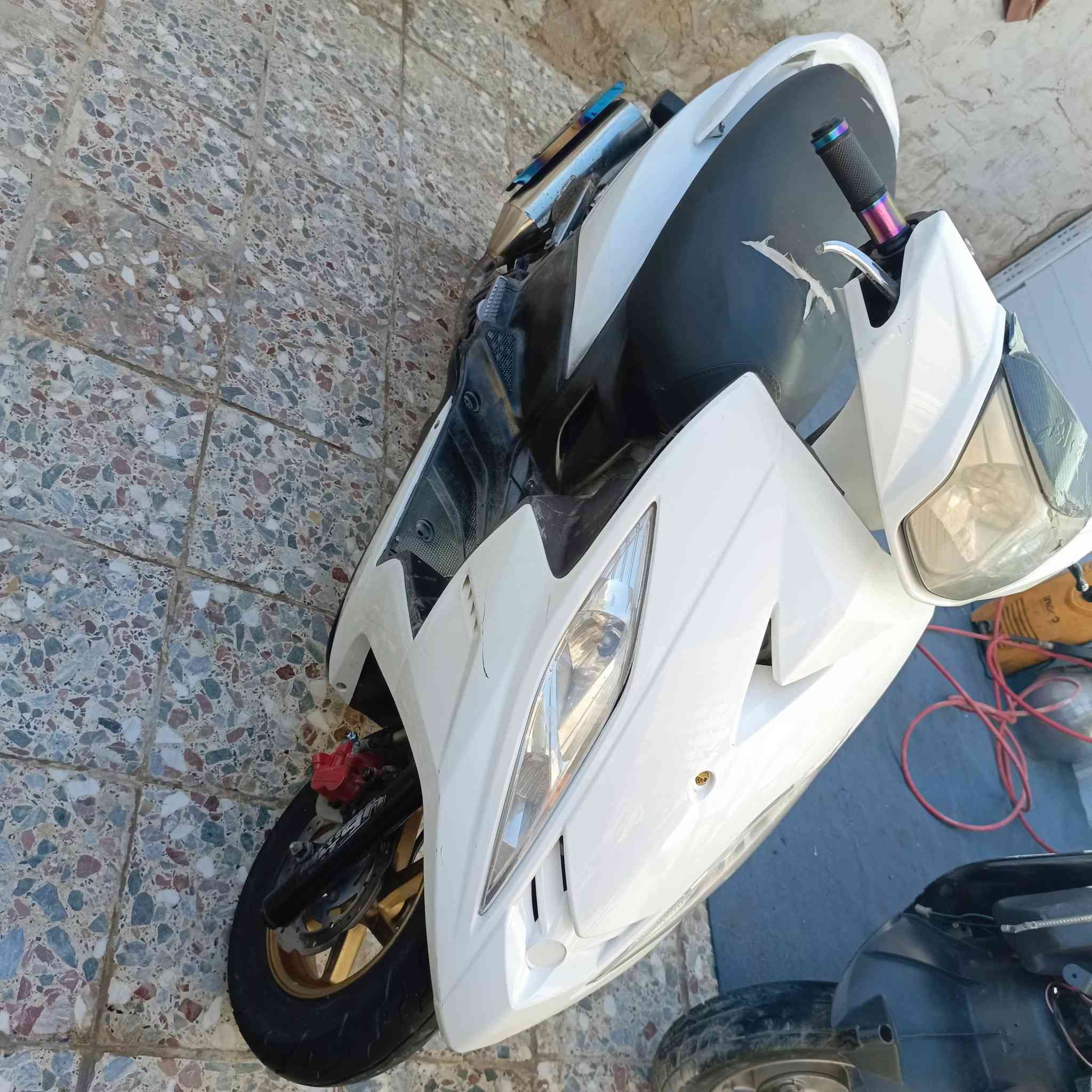 اسلام عليكم دراجه جي تي ار مفتوحه المكينه جانت مزوده رجعاهه بلادي للبيع سعر450وبيهه مجال مكاني نجف حي الميلاد شراي اتصل ***********
