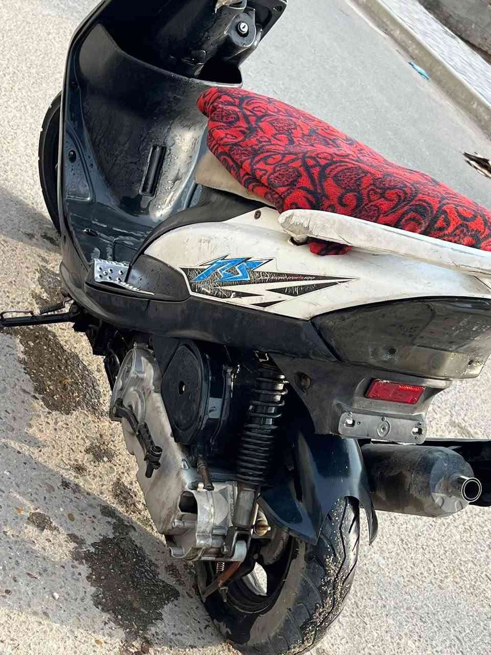 سعر 380 اقرة كامل التفاصيل
ماكس عدلة بلاد 
محرك مامفتوح
بوشة 55 طيارة
معدل ونشاط فول
عقل رياضي
صالنصة FM 
كهربائيات كله شغال
دبل اشارة شغال كامل
دراجة ماناقصها شي
فقط سلف و كفر الامامي مثل ماموضح

بيع او مراوس تواصل ***********
