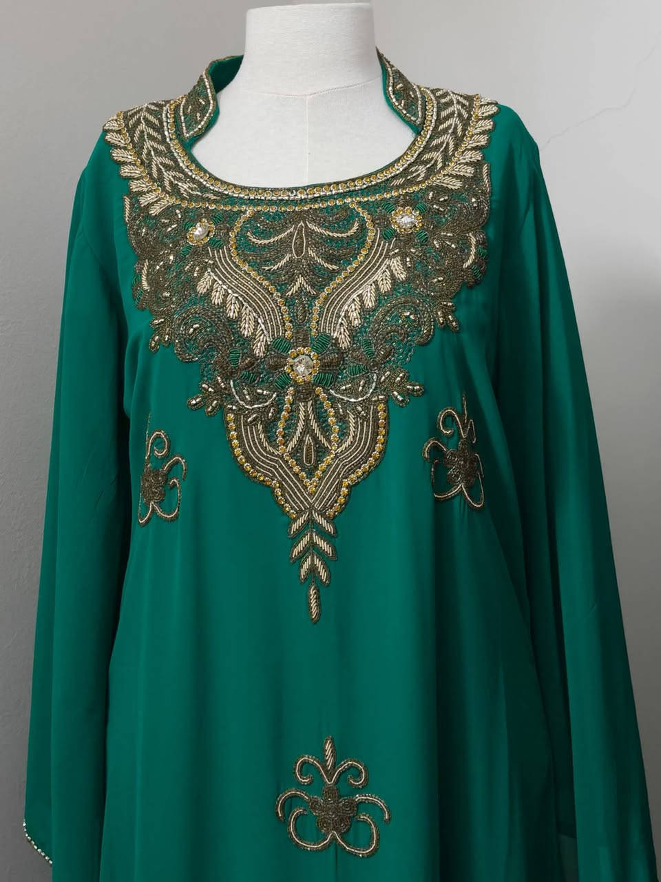 يابة ماعدنة غير القطع التوب
گلابية تول مبطن شك يدوي
شغل اصلي موعادي واللون
دمار جدٱ راقية روعة باللبس


**إذا كنت صاحب هذا الإعلان وتريد حذفه لأي سبب، رجاءا أرسل رسالة إلى الدعم الفني**