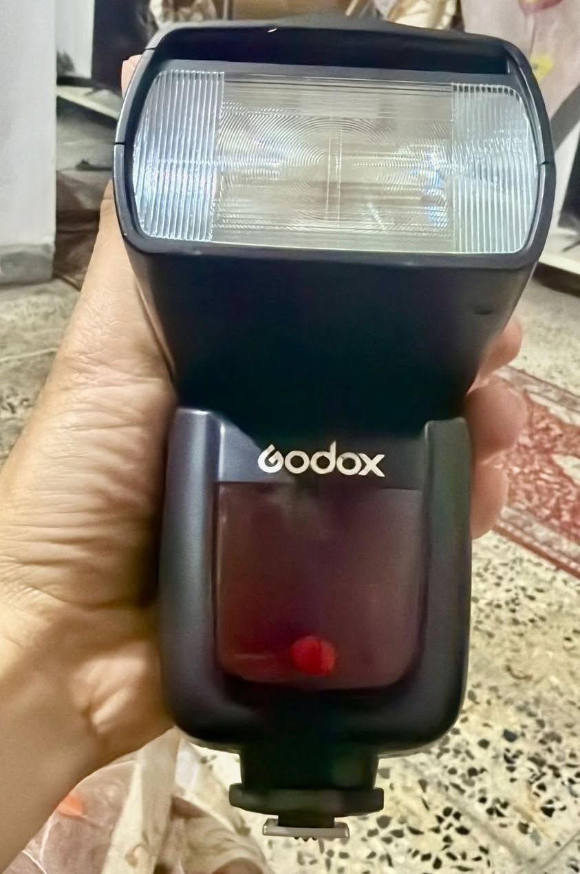 السلام عليكم كانون 6d مارك واحد للبيع
وياهة بلوجكتر 3 الوان
فلاش اصلي
العدسة 70-200 
مع ملحقات وبطاريه كاملة مكملة 
للتواصل***********
