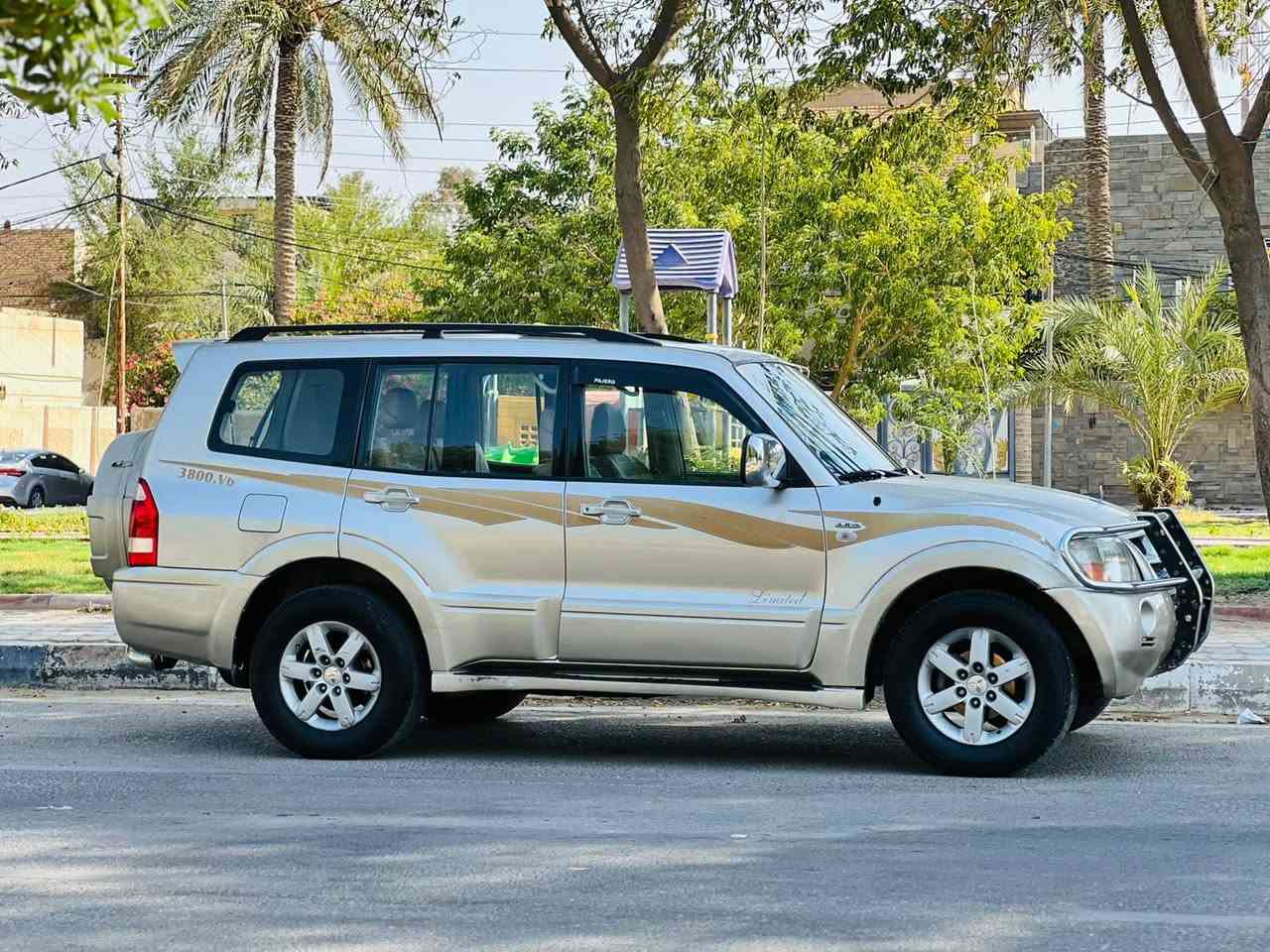 باجيرو موديل2006 خليجي السعر 85قابل لتفاوض للاستفسار *********** كفاله عامة صبغ وتبديل عدا البنيد رش اثر جراد السونار مرفق مع الصور سيارة  فول مواصفات GLS  أعلى فئه فتحة سقف شاشة كامرة تبريد ثلاث قطع ثلج دواخل بيجي  مكينةسته سلندر  كيرحدادية تخم تاير كله جديد رقم بغداد سنوية28 مكان السيارة كربلاء المقدسة
