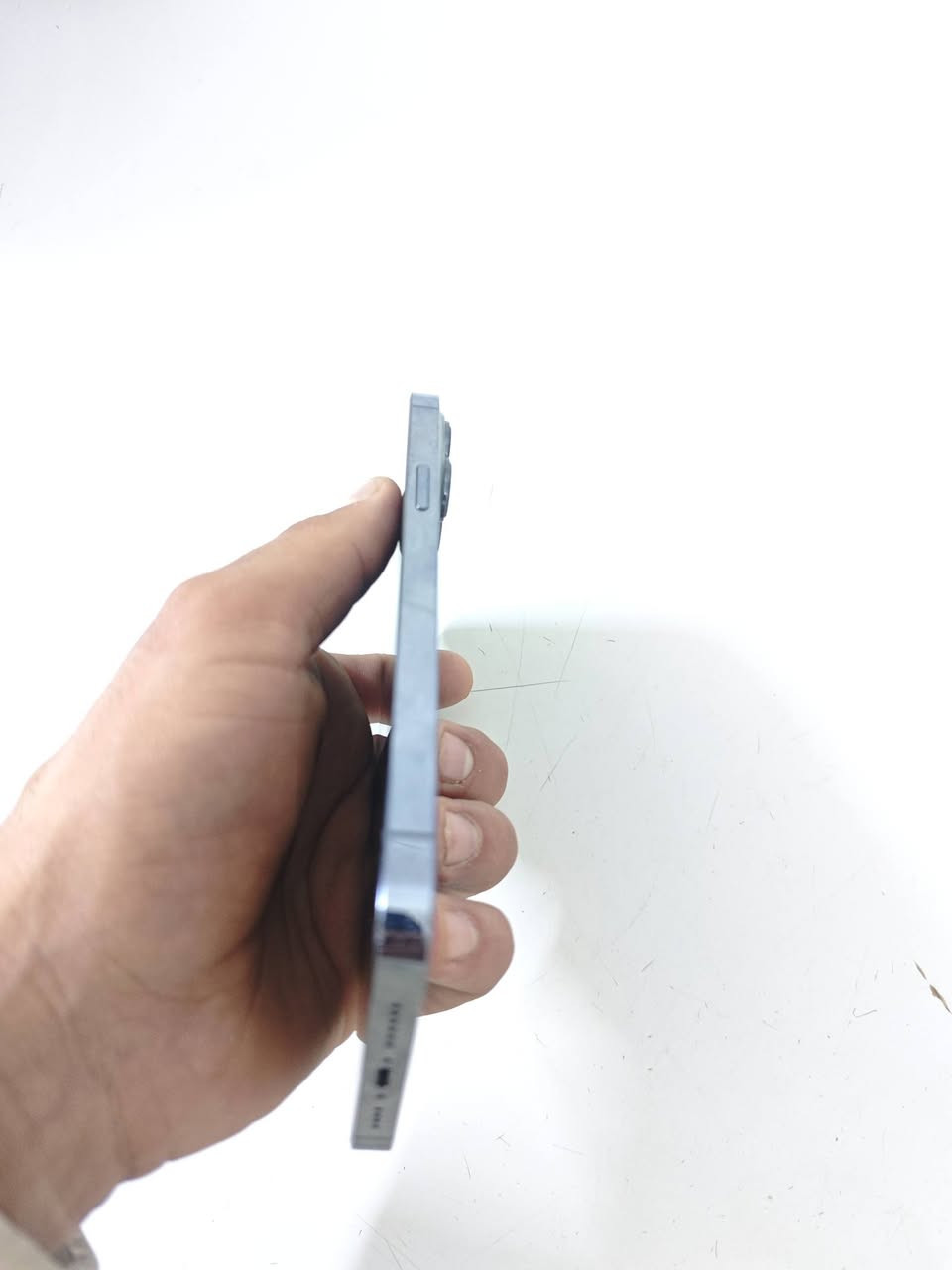 سلام عليكم 13 pro max 256 بطارية 92
جهاز نظيف لا مصلح ولا مفتوح كارتونه موجودة ويا فقط كامرة رقم 3 وگع الجهاز وبيها رجفة بسيطة مرات تروح ومرات تجي فقط هاي 
غيرها مكفول من كلشي مكاني بغداد اتصل او خاص وتدلل ***********
