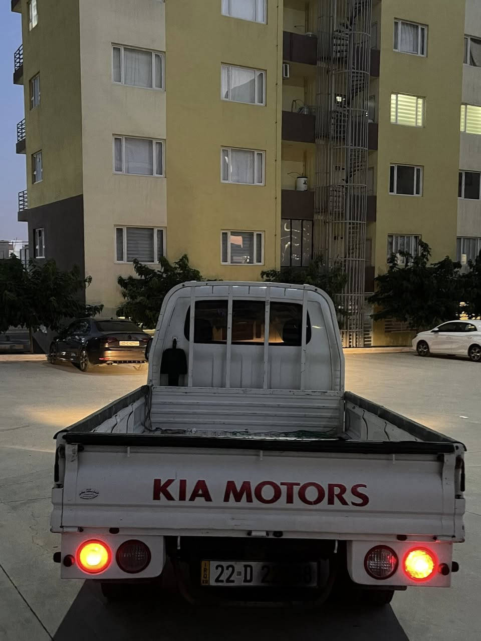 كية حمل موديل 2021 للبيع سيارة مال بيت ممتعوبة ممشتغلة حمل 
رقم اربيل  
مكينة 2700 
كير مكينة تبريد كله بشرط
السيارة مكفولة كلين بدون طخة
مكان السيارة اربيل 
السعر 147 وبيها مجال للطيبين 
للتواصل واتس اب 
***********

