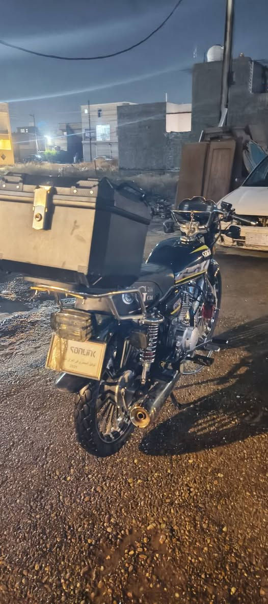 السلام عليكم دراجه ايراني لبيع موديل 2025 الدراجه برغي ما مفتوح بيه المحرك مامفتوح جديد 200سيسي السعر 850وبيه مجال لشراي مكاني بغداد الدوره البعيثه متواجد فيس بوك ورقم ***********
