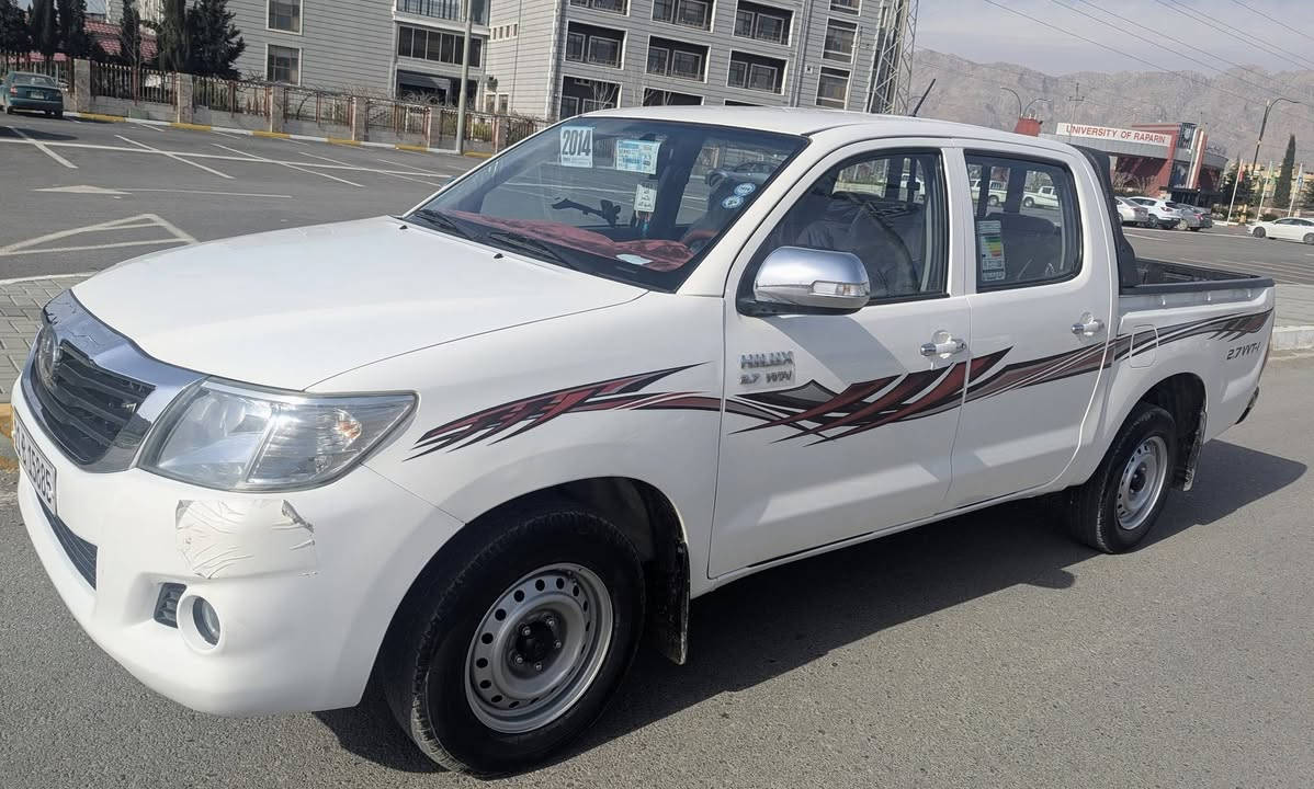 مەرزیە 2014 پارچە ڕەش لەسەر ساغی خاوێن
- پێش و پشتی کەپسە هیچی پێوە نیە ، سەقف و بۆدی بێ بۆیاخ بێ چاڵ و قوپاوی.

- 98 هەزاری حەقیقی ڕۆشتووە .

- گێڕ و مەکینەی نەکراوەتەوە بەشەرت ، بێ چەوری و دوکەڵ.

- ڕەقەم و سەنەوی نوێیە بێ مشکیلە.

شوێن ڕانیە 

ژ.مۆبایل  ***********
