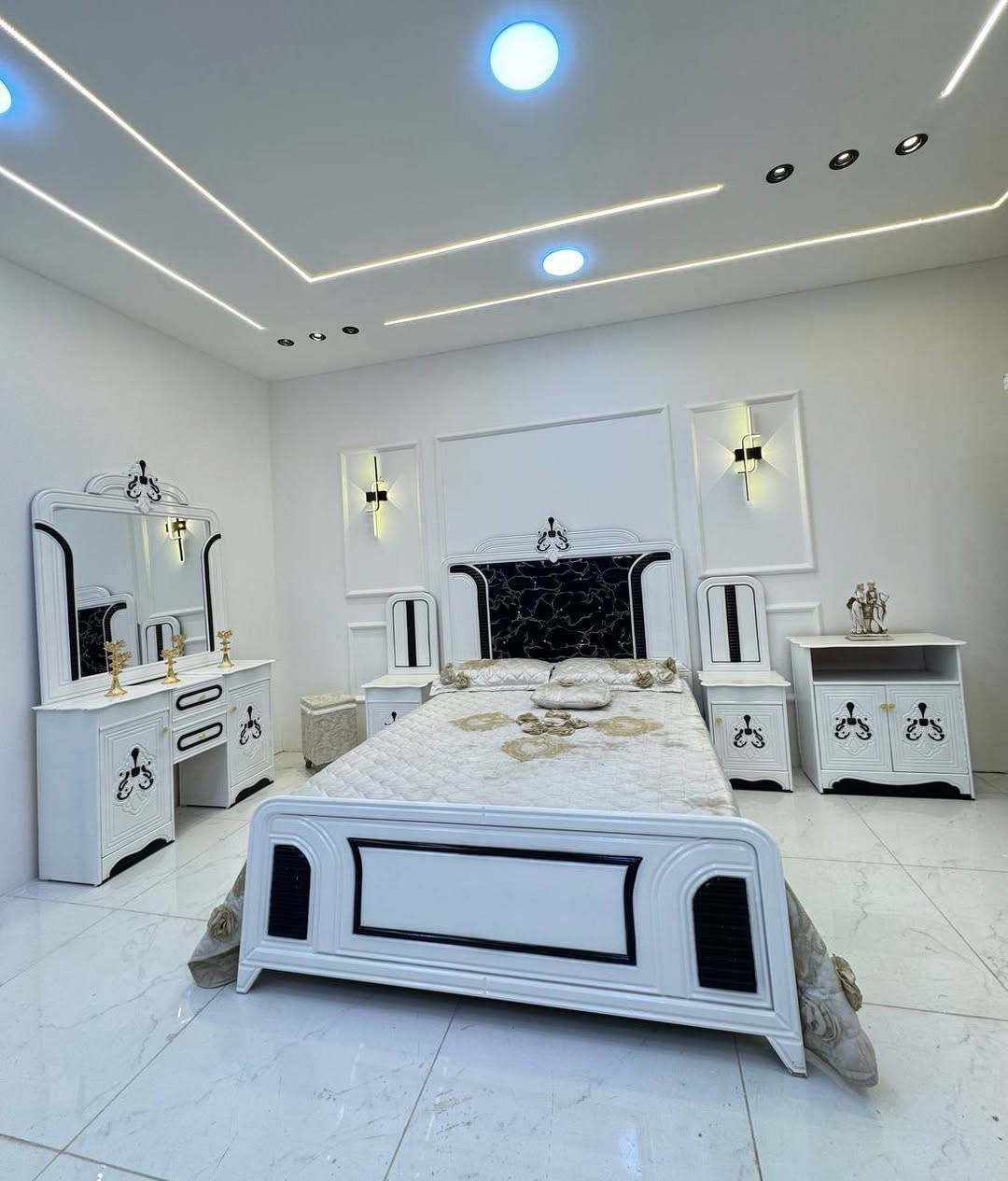 متوفر الان موديل جديد ..

السعر مليون و25 الف دينار 

سعر الشازلون الخزان 75 الف 

سعر الشازلون المقعد 50 الف 

غرفه نوم داخل معاكس خشب 3 ملم
خارج تحفير sns انديف 5 ملم

الصبغ حراري درجة اولى

6باب  متكونه من 9قطع

زاويه تصميم كنتوري بارتفاع الكنتور

السرير بلاويد اسود 6ارجل

قياس الكنتور ارتفاع 2.40 وعرض 3.20

النقل والشد مجاناً داخل بغداد  #غرف #نوم


**إذا كنت صاحب هذا الإعلان وتريد حذفه لأي سبب، رجاءا أرسل رسالة إلى الدعم الفني**