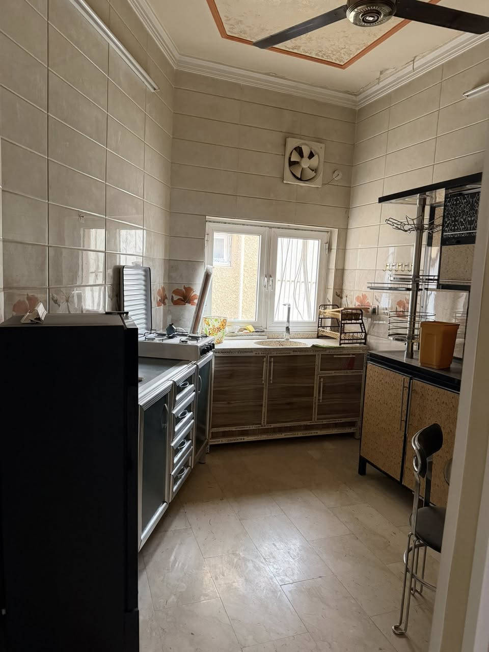 تحية طيبة

دار مميز للإيجار (شركات - مغتربين)

الطابق الاول 

المساحة 270 م

المحتويات / صالة كبيرة - غرفتين - حمام عدد 2 - مطبخ - منور . . . 

الدار يحتوي على سپالت ومطبخ جاهز 

العنوان / الكرادة داخل - شارع بنزين خانة ابو اقلام

للاستفسار عن السعر وباقي التفاصيل يرجى الاتصال على الارقام التالية 

***********

***********

العادل للاستثمار والتطوير العقاري
