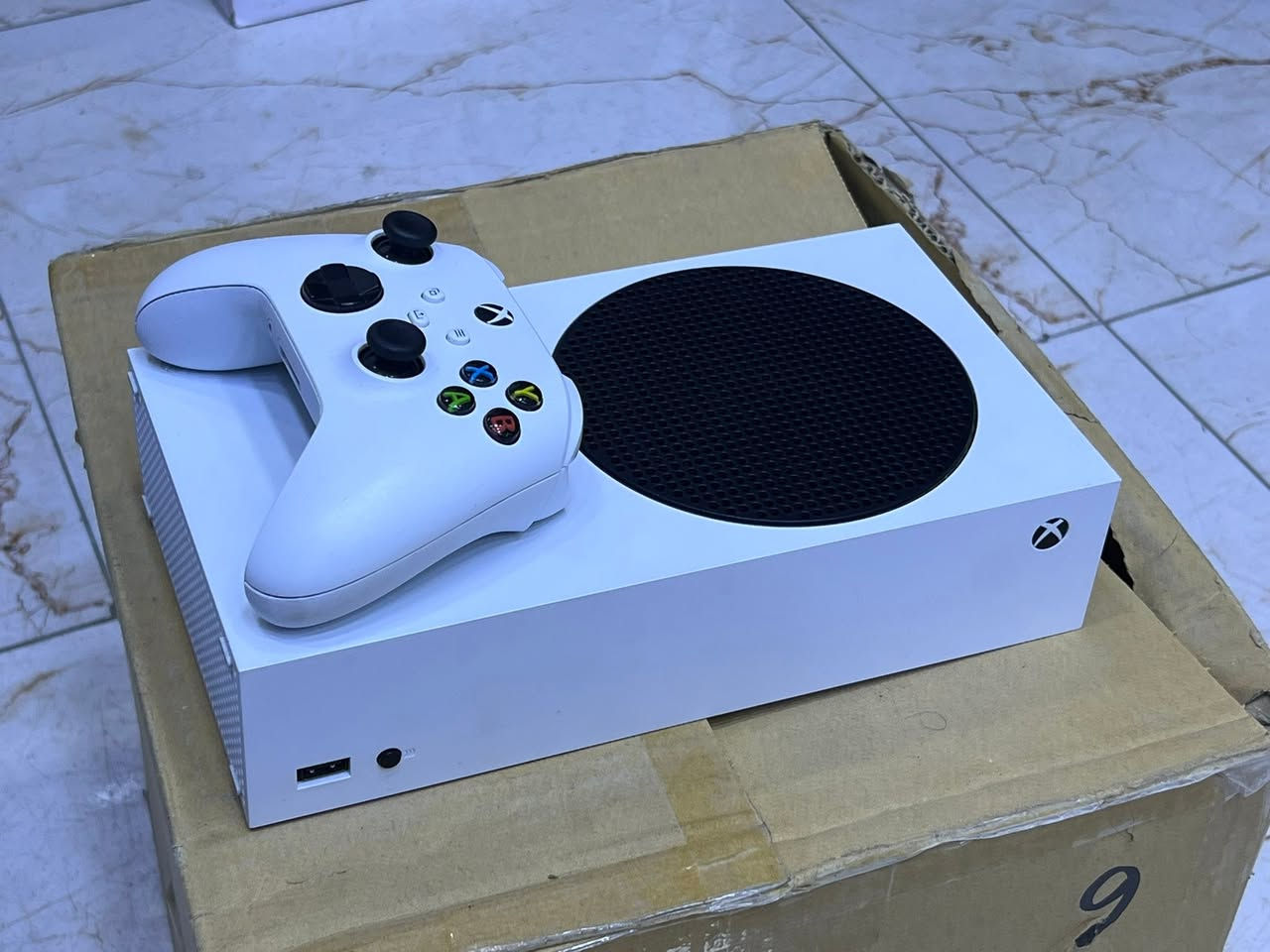 اسعار 6/19 
➖➖➖➖➖➖➖➖
Xbox 360 (110-120)
Xbox One fat (120-130)
Xbox One s 500gb/1tb (165-185)
Xbox Series x (680-720)
Ps2 (slim 50 - fat 65)
Ps3 (115-130)
Ps4 fat jailbreak (265-300)
Ps4 fat online (185)
Ps4 slim jailbreak (320-350)
Ps4 slim online(230)
Ps4 pro jailbreak (370)
Ps4 pro online(290)
Ps5 fat (650)
Ps5 slim (standard 750- digital 700)
➖➖➖➖➖➖➖
المهكر يجي كامل ملحقات ونظافة مع تنزيل الالعاب حسب 
الطلب
✅كل الاجهزة تجي ضمان حقيقي عالوصل✅
🚛توصيل لكل محافظات موجود الطلب يصلك خلال يومين او يوم حسب🚛
📍عنواني دهوك📍 
للحجز والاستفسار 
☎️***********☎️
