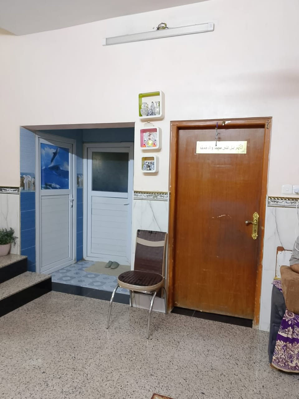 سلام عليكم بيت200م بناء كونكريت مسلح طابقين خمس غرف نوم استقبال صالتين مطبخ حار وبارد صيحات عدداثنين وكراج سيارة
حي الجامعه شارع سوات
***********
***********
