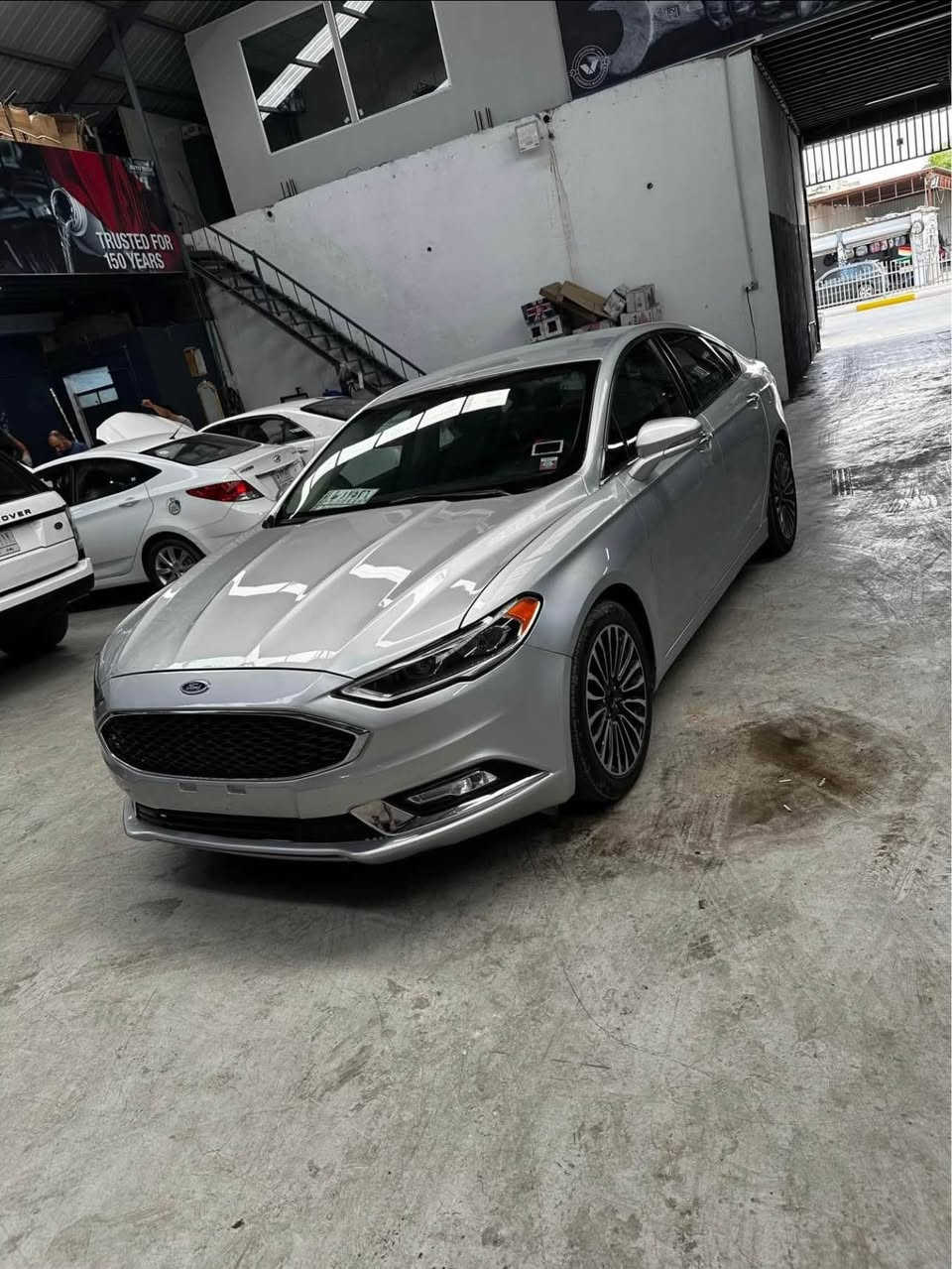 فورد فيوجن  2018 
محرك 1500 توربو السيارة جاهزه من كلشي 
مسويلها ادامه كامله
المواصفات كشانه جلد 
ميموري كشن
كشن السايق والراكب كهربائي 
تدفئة كشن 
قطعتين تبريد 
13 سماعه 
3 شاشات
ابل كار بلي+ اندرويد اوتو 
تبريد مناخي منفصل 
وياله ولايتات وشباك محدث تيتانيوم 
ماشيه 170كيلو قابل للزياده 
تحكم ستيرن 
كروز سرعه
شفتات ستيرن 
كير ماوس
 هاند بريك بصمه 
4 بصمات بوب + صندوك
كامرة دواره 
لد امامي خلفي والداخل لد
 لايت زنون دبل عدسه
الجام كله اوتو 
السياره بسمي بغداد سنويه ورقم جديد تحويل ثاني
داخله كلين كفاله كير محرك ومن الصبغ عدى الدعاميه الاماميه
بيها بارد موضح بسونار
السعر 133 وبيها مجال بسيط اتواجد بالرمادي وبغداد 
*********** الرمادي, الأنبار
