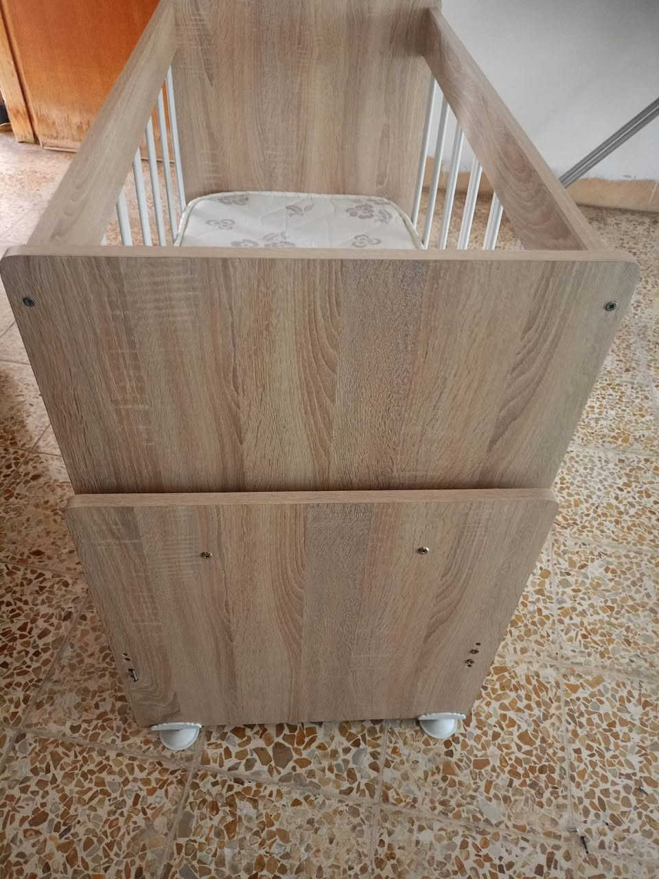 السلام عليكم تخت طفل مستخدم للبيع
***********
