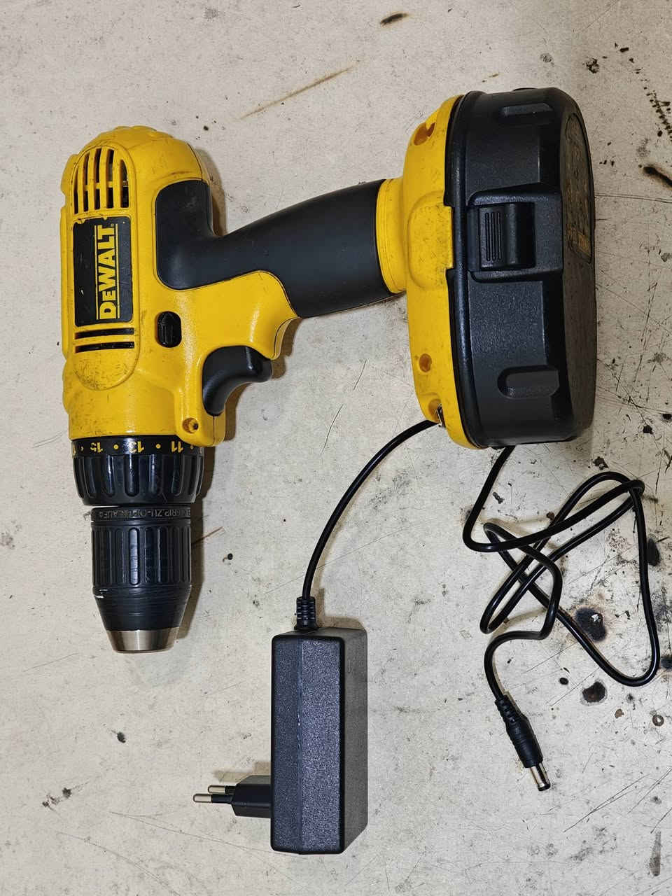 دريل شحن ديوالت قديم اصلي نظيف جدا 
بطارية محورة الي ليثيوم مع ضمان 3 شهر للبطارية كامل مع شاحنة اوتو 

70 الف مع توصيل


**إذا كنت صاحب هذا الإعلان وتريد حذفه لأي سبب، رجاءا أرسل رسالة إلى الدعم الفني**