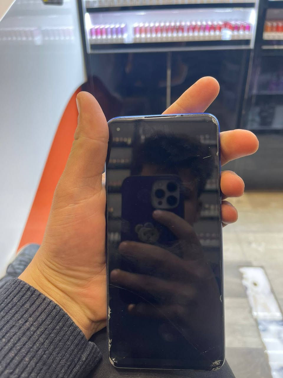 سلام عليكم oppoa54ذاكره64كله شغال ما عده دكمه تعلي تنصي عطلان بس سعر75وبي مجال***********
