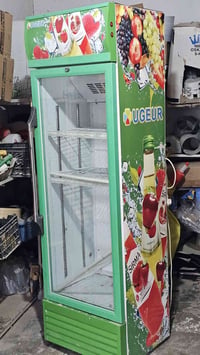 تلاجه عاريضه للبيع  مستعمل نظيف سعرها ٢٥٠  07713377757 07502316580