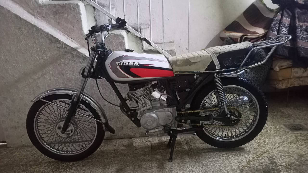 السلام عليكم للبيع نام برو 2018 مفتوح مره واحده كلتشات جدد تحريك معدل خير من الله ماطور كامل ما تصرف عليه ربع نظافه قدام العين الواقع بعد احلى من الصور ومراتبه على ايدي صوته ناعم بس السعر 275  بمجال للطيبين للطيبين المو شراي لا يطب خاص ولا يتعبني وياه  الشراي يطب خاص مكاني شارع الفاروق قرب جامع عمر الاسود هذا رقمي دي واتساب ***********
