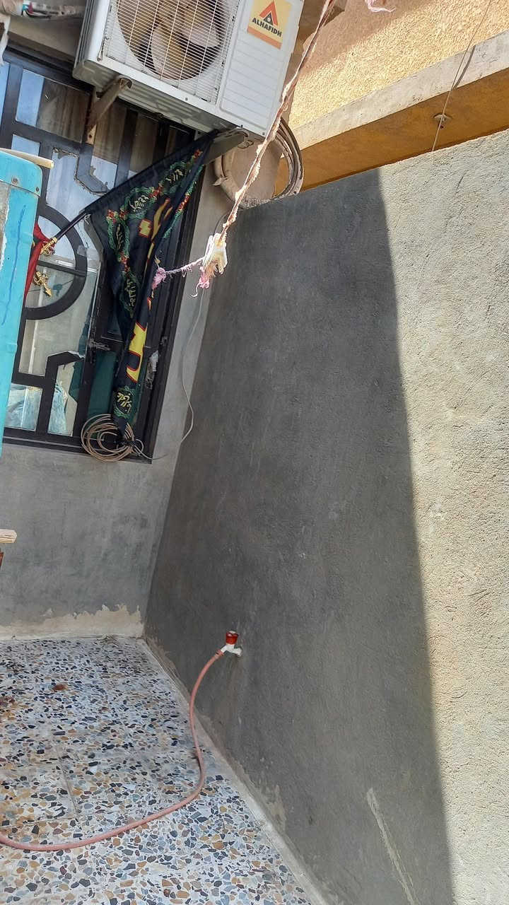 دار للبيع المساحة ٢٠٠ متر طابو ملك صرف سكني بأسمي طابق ونص بناء حديث يتكون من استقبال ومطبخ وصالة وغرفتين نوم وصالة بالطابق الثاني وصحيات داخلية وخارجية وكراج سيارة وحديقة مع تبليط ومجاري وأرصفة مع كامل الخدمات "العنوان خان بني سعد حي الضباط(يبعد عن الشارع العام ٢٥متر) للإستفسار ***********
