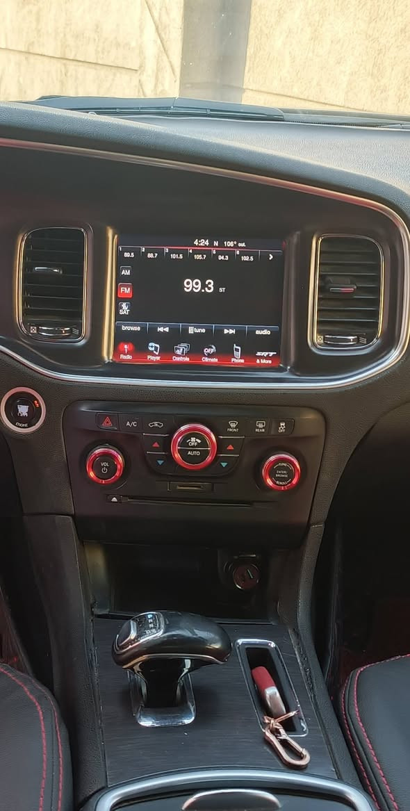 السياره بيع فقط 

جارجر 2014 
 حجم المحرك سته سلندر 3600
السياره فول ما عدا الفتحه 
تحكمات ستيرن
كير طياره 8 نمر
شفتات
شاشا كبره
كشنات حضن
كشنات تدفئه
غرفه صوتيه
دمام خلفي بلادي
دعاميات srt
لايتات زنون 
السياره مال جناي  سياره بيه قطعتين كلير بمركيا بل العراق بيه قطعتين بدون دواخل 
لا شواصي ولا لغود ولا كص كلهن مابيهن اي ضربه
مكاني بابل طريق سريع  نتصال ع رقم ***********.  ‏‪***********‬‏
