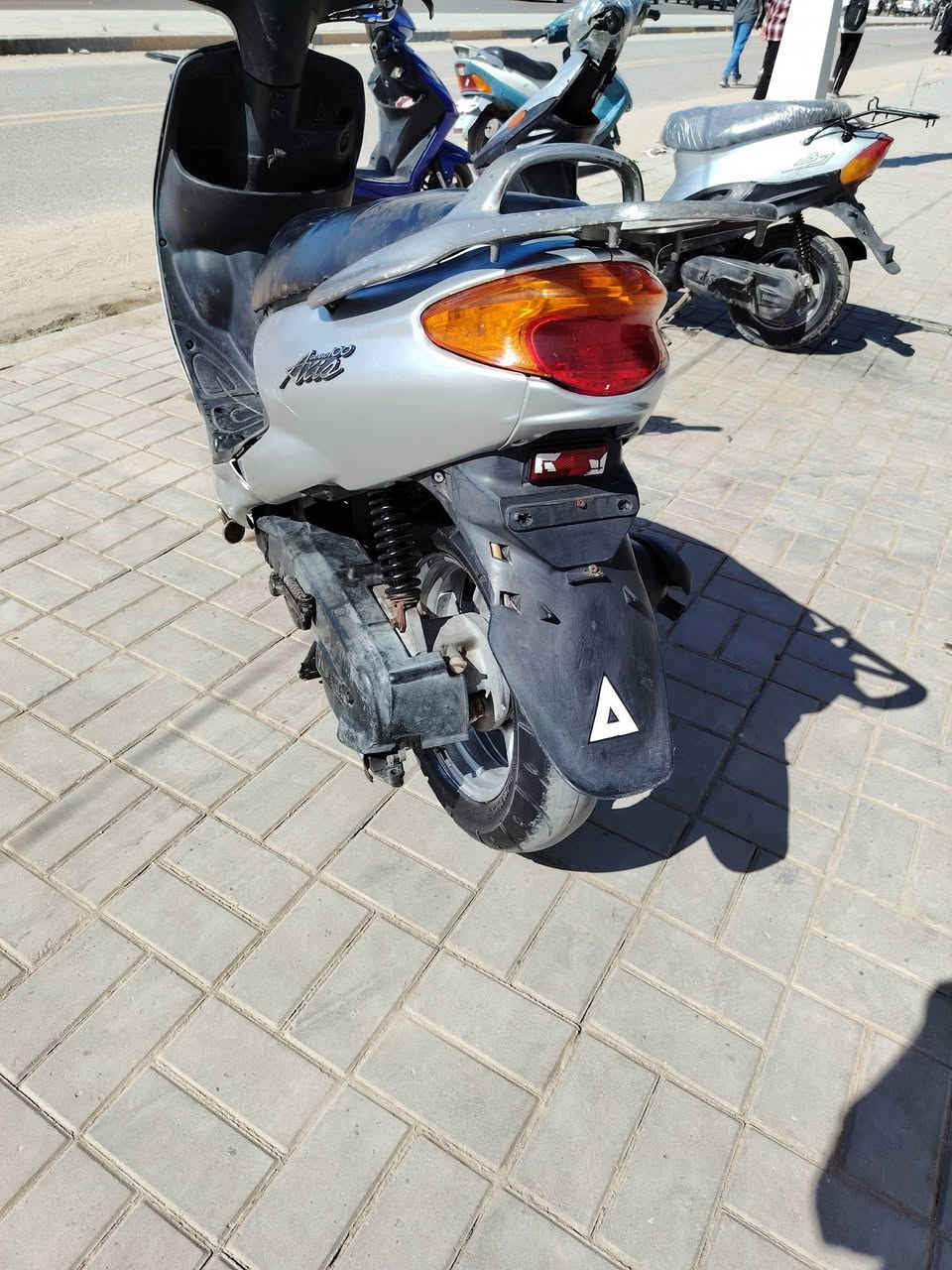 دراجه دولفين للبيع السعر ٣٥٠ وبيهه مجال الشراي يتصل عل الرقم *********** مكانهه السماوه كرهبايات شغاله مكينه ناعمه دراجه جديدة احله من الصوره
