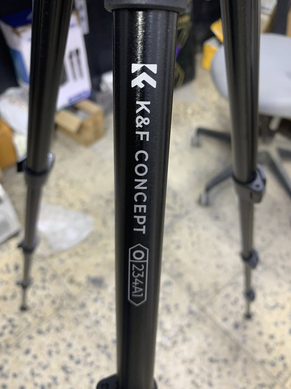 📸 ستاند تصوير احترافي ماركة للبيع 📸
متوفر ستاند تصوير قوي وثابت مع كافة ملحقاته، ارتفاعه يوصل لحدود متر ونص تقريباً.
✅ مناسب للكاميرات، رنكات الإضاءة، والموبايل
✅ خفيف وسهل الحمل والتنقل
✅ قابل للتعديل بالطول حسب حاجتك
✅ قاعدة ثابتة وتوازن ممتاز
✅ رأس متحرك للتحكم بالزاوية
مناسب للمصورين، صناع المحتوى، البث المباشر والمحلات.
💰 السعر مناسب
📩 للاستفسار تواصل على الخاص او واتساب ***********
