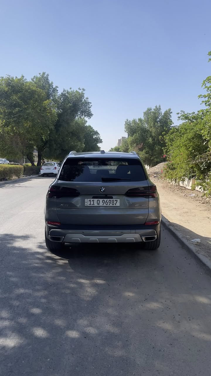 بي ام دبليو x5 2025 

فول مواصفات
بنوراما
 داتا شو
 كشنات تدفئة تبريد  
بيهة دبل كامرة بلجامة الامامية 
وعليهة دعامية ام بور اصلية 

الحادث بنيد ورصعتين بلتكمة اليسرة مكفول شاصي ولغد 

السعر 45الف وبيها مجال 

***********
