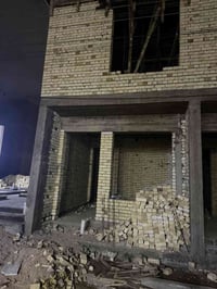 هيكل 3 طوابق للبيع 3 غرف نوم 2 حمامات خلف مرور الرستميه خلف المول منطق...