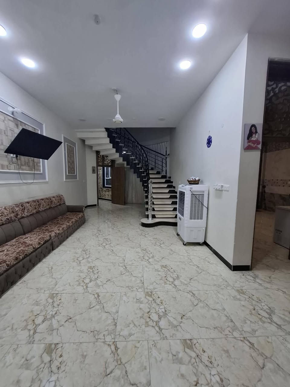 سلام عليكم ع بركه الله للبيع بيت طابو زراعي سند 25 مساحه الكليه 3250مقاطعه 17مداور مباشر مكانه بدايه معمل الطابوك سابقا السعر خاص او لاتصال ***********
