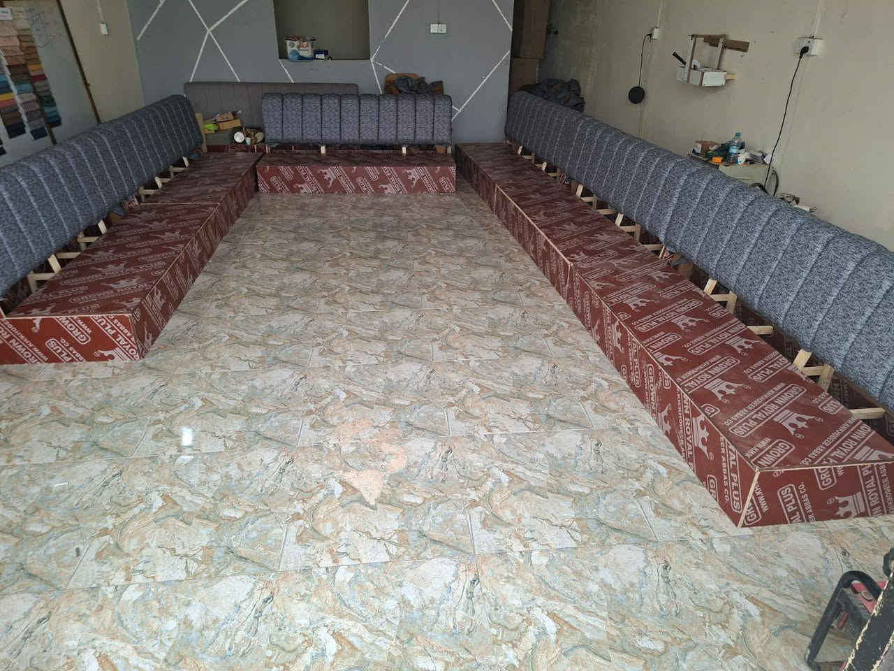 شغلنه لهذا اليوم سعر المتر ٧٠ الف بلاويد احمر والظهر بلاويد احمر اسفنجه اكسترا ظمان مفتوح معه كوشات وطبله وسط هديه العنوان دلي عباس


**إذا كنت صاحب هذا الإعلان وتريد حذفه لأي سبب، رجاءا أرسل رسالة إلى الدعم الفني**