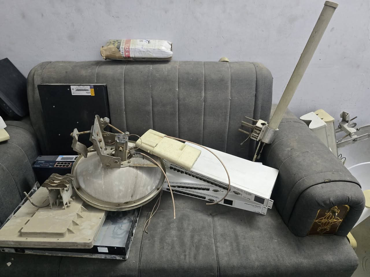مواد انترنت مستخدمة للبيع
سكترات 120 مع ٩١٢
اومني 5 ubnt مع روكت
دشات 30 ubnt
دشات 30 ubnt متضرر
سكترات تيتانيوم 2.4 
سكترات مني
1009 بلص
1036
روكت XW 2.4 
سيسكو بورتين كيكا 
هبات dc 100
نانوات m5 xm
نانوات m2 xm
نانوات m2 xw
لايت بيم
بوربيم M2
912-5
روكت تيتانيوم
روكتات xm
سويج poe
محولات سكاتر اصليه
محولات بوربيم اصليه
محولات لايت بيم اصليه
بورسبلاي ٢٤ فولت

يوجد توصيل كافة المحافظات
***********
