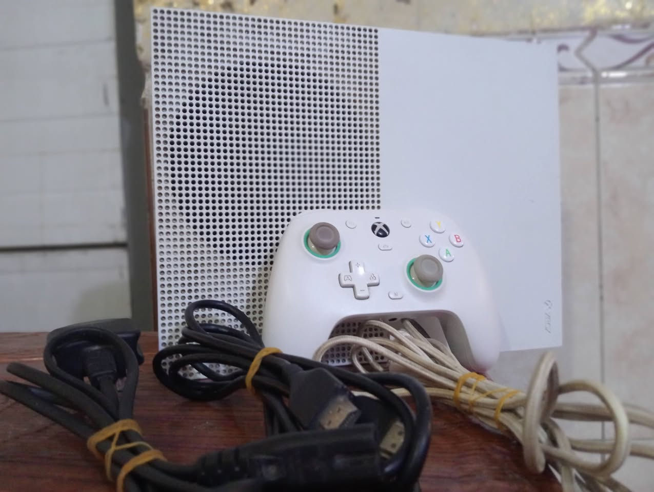 السلام عليكم جهاز اكس بوكس وان S ذاكره 1T
مع يده سير 
واير HDI و واير تشغيل و واير اليده 
مع كامل ملحقاته مخلص اشتراك كيم باص 
ما مفتوح نضافه 98% السعر 200 وبي مجال حك الجيه تواصل خاص العنوان بغداد حي ور ام الكبر والغزلان قرب تقاطع الكياره


**إذا كنت صاحب هذا الإعلان وتريد حذفه لأي سبب، رجاءا أرسل رسالة إلى الدعم الفني**