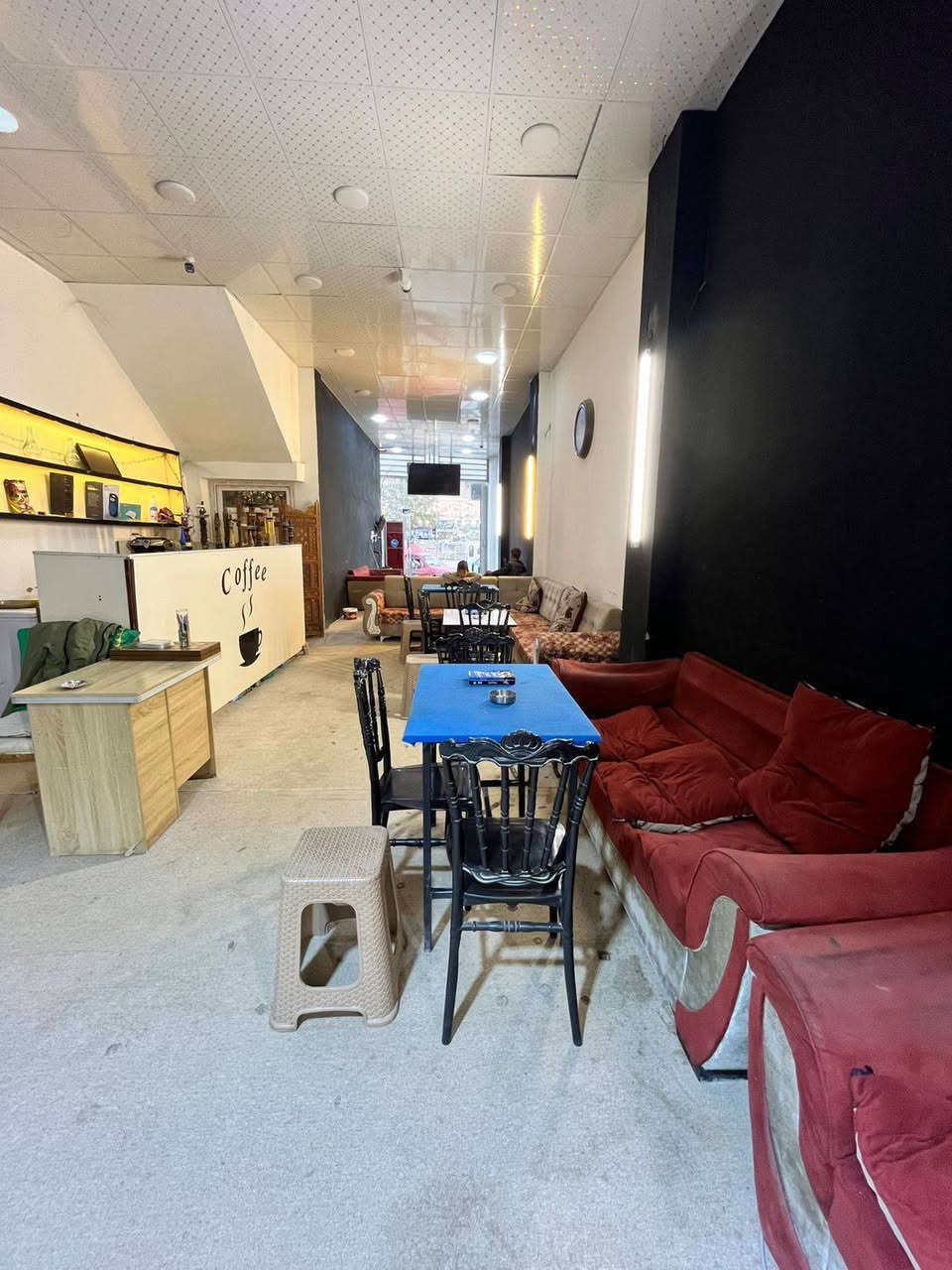 السلام عليكم كوفي للبيع مقابيل افران بيتي مجاور للصيدلية يتكون من ميز بليارد و2 بلازمة كبيرة وصغيرة
سستم كامرات وديوان و 4 ميز مال دومنة ورق و24 كرسي و3كراسي خشب و20 نركيلة وعارضة ومطبخ جاهز من كلشي و مجمدة و 3 سيت طوبارت مال بليارد
و كنفيرة صغيرة وكنفيرة كبيرة وسبلت ميديا 3طن
وباترينة مال مطبخ وقاطع خشب و فرشة ارضية كاملة و
مكينة مال قهوة وتخومة اشوية تعبانات عايزهن تجديد
وطبلات وميز مال كاشير للبيع شلع السعر 3ملايين و600 الف سبب البيع عدم التفرغ الشراي يتصل غير متواجد على الفيس للاستفسار على الرقم ***********
