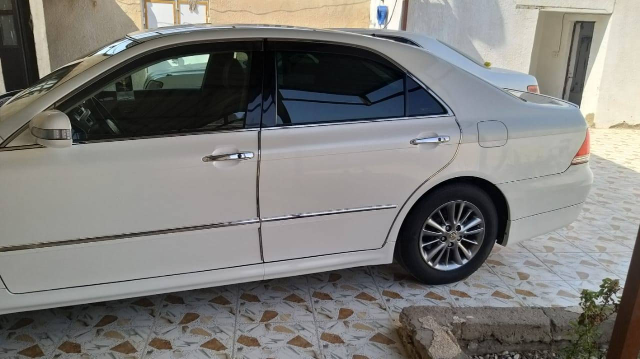 السلام عليكم شاهينه للبيع شاصي٨٢ فول داخل ثلاجة خلفية تبريد خلفي بردات عدد٣ خمس بصمات تخم تاير إشارة ترحيب السياره جاهزه قرار ٤٨ رقم انكليزي تحويل مباشر تبريد ثلج حداديه نضيفه رقم بغداد ***********
