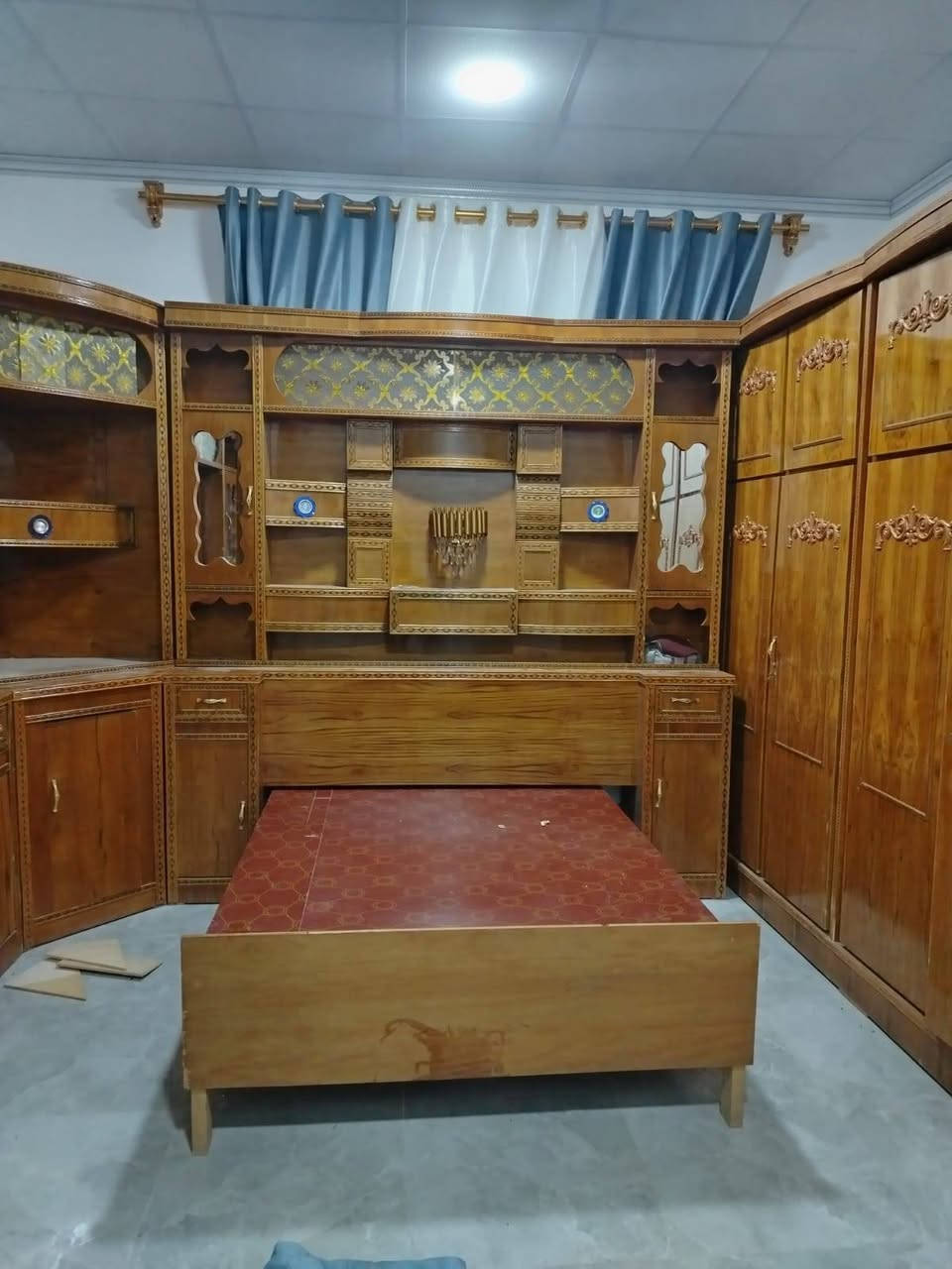 سلام عليكم يوجد غرفه خشاب عراقي مستخدم نضيف الاستفسار على هاذه الرقم ***********بي
