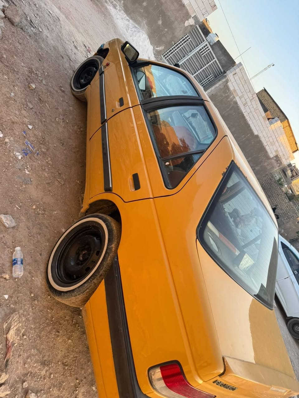 سلام عليكم بيجو 405  موديل 2016كفاله من كلشي سياره حلوه ونضيفه رقم نكليزي ما عايزه شي  سعر40 ماكان نجف ***********
