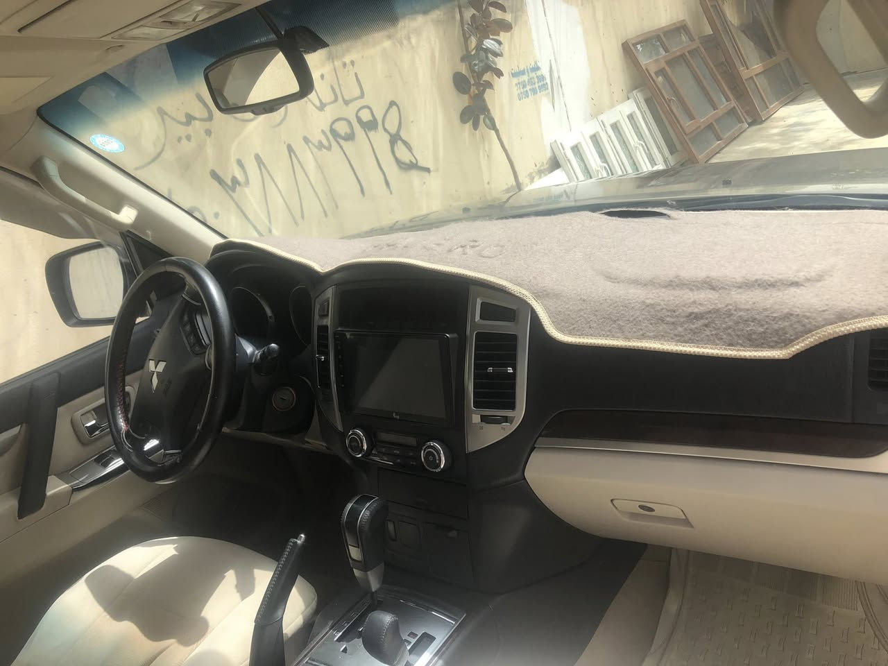 باجيرو موديل ٢٠١٦ كويتي
بدون صبغ والضرب 

رقم جديد لحد ٢٠٢٨
حجم محرك ٣٥٠٠

بطاقة بنزين كركوك عنده

سبير شركه 

سيارة نظيفة 

قفل ١٥٨ 

*********** واتساب
