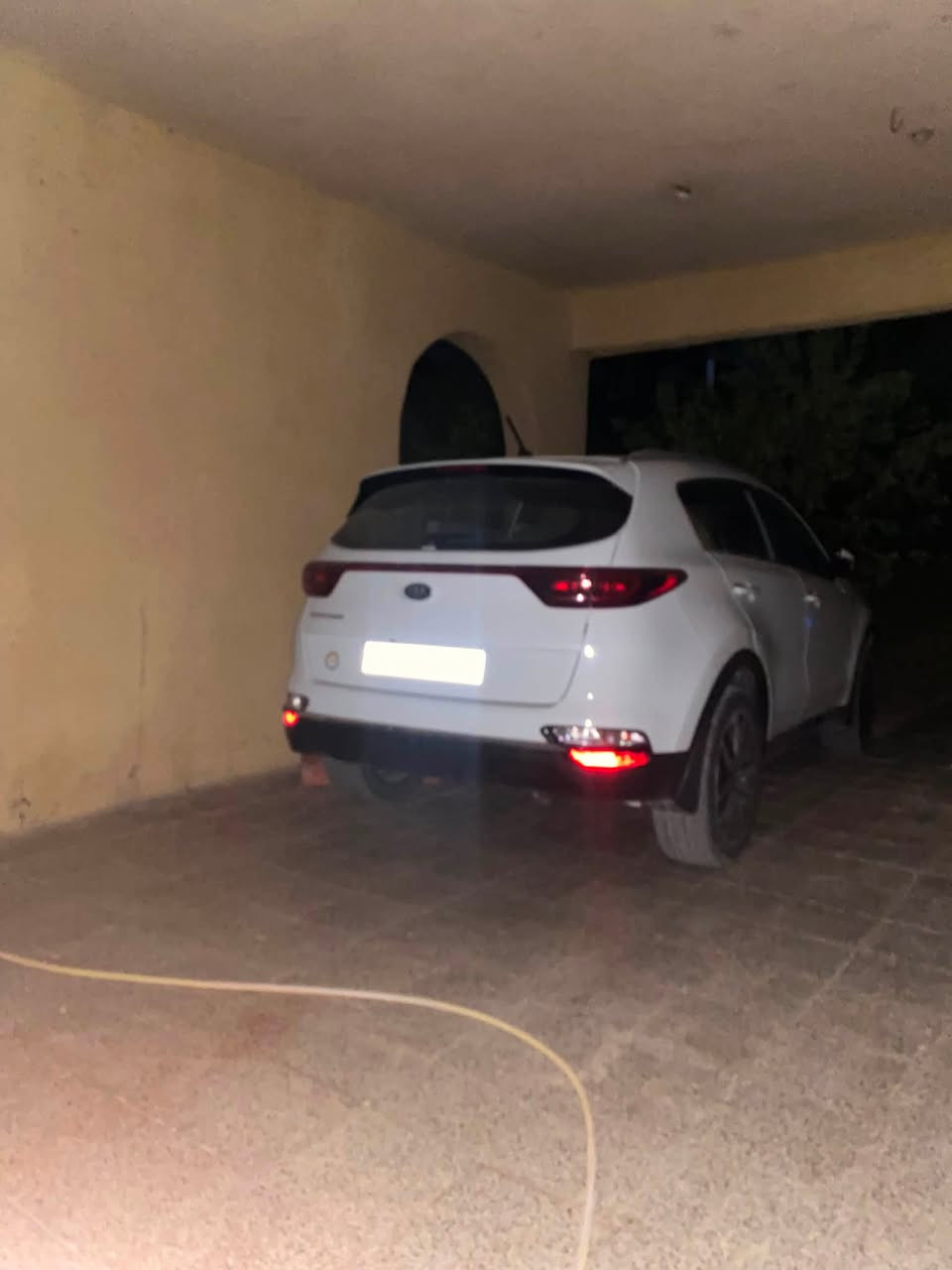 سلام عليكم سبورتج موديل ٢٠٢٠ مكفوله كفاله عامه سياره جديده محرك 2000 دوش مري شفط    السعر  190 وبيه مجال  متواجد واتساب.  ‭***********‬
