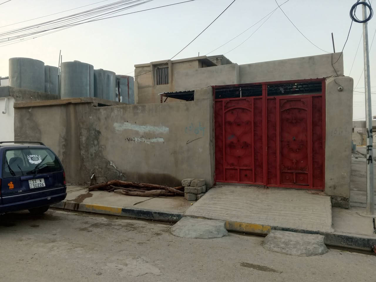 بيت للبيع مساحه 148 متر 
مقابيل سايلو سعرها 40 مليون 
بدون سنات 
***********
***********
