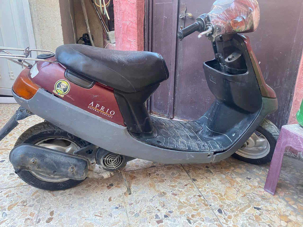 السلام عليكم 
بطة سلف وهندر نظيفة 
للبيع ب250 وبيها مجال قليل للشراي 

***********
