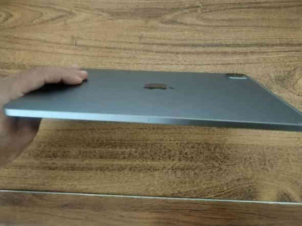 السلام عليكم للبيع ايباد 11 m2 الإصدار الأخير نضافه 100/100 بطارية 95 غراضه كامله كارتونه السعر 750قفل للاستفسار ***********
