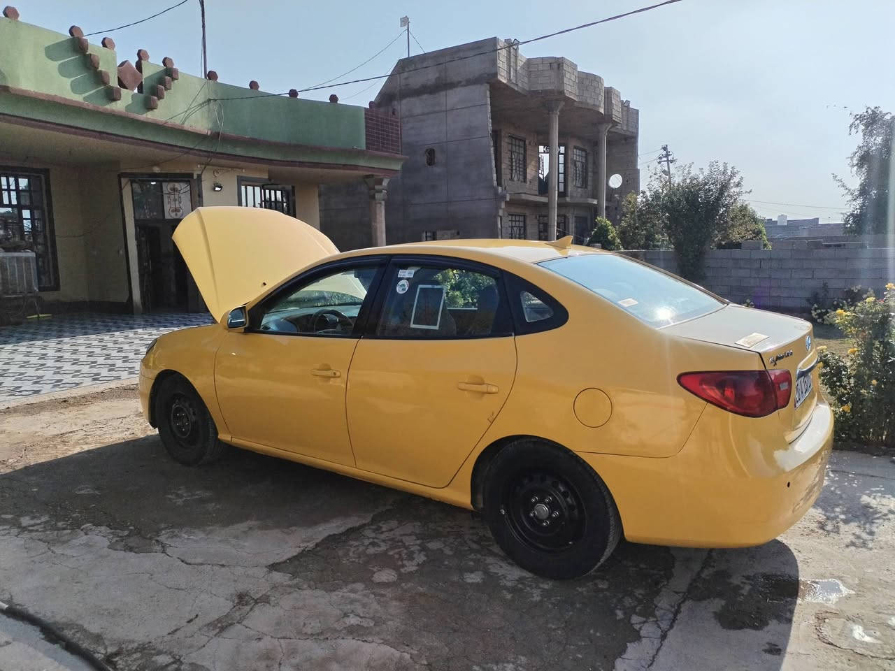 السلام عليكم
الأنترا مديل 10 
مكينه 2000
تخم تاير 
ضرر بونيد فقط
صدر ٧٠ % 
تخم تاير 
مكينه كير شرط 
السعر 100 بي محال بسيط
عنوان ديالى
الأستفسار 
***********
