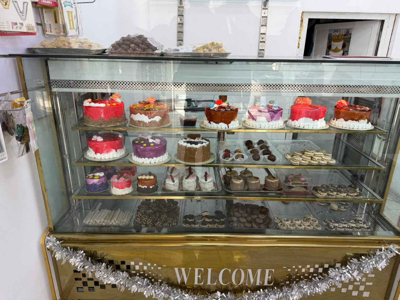 🔥 فرصة استثمارية مميزة 🔥
محل حلويات للبيع في موقع جيد ومناسب للعمل 👌  
المحل جاهز بالكامل ويحتوي على كافة المعدات اللازمة لشغل الحلويات (فرن، ثلاجات، أدوات تجهيز، وغيرها)

📍 الموقع: [مجمع لانه ستي خلف مجدي لاند]  

💡 المحل شغال سابقاً وعنده زبائن ومعروف بالمنطقة 

✔️ مناسب لأي شخص يريد يبدأ مشروعه بدون تعب تجهيز  
✔️ قابل للتطوير وزيادة الأرباح  

📞 للاستفسار والتفاصيل أكثر: [***********]  

الرجاء التواصل للجادين فقط
