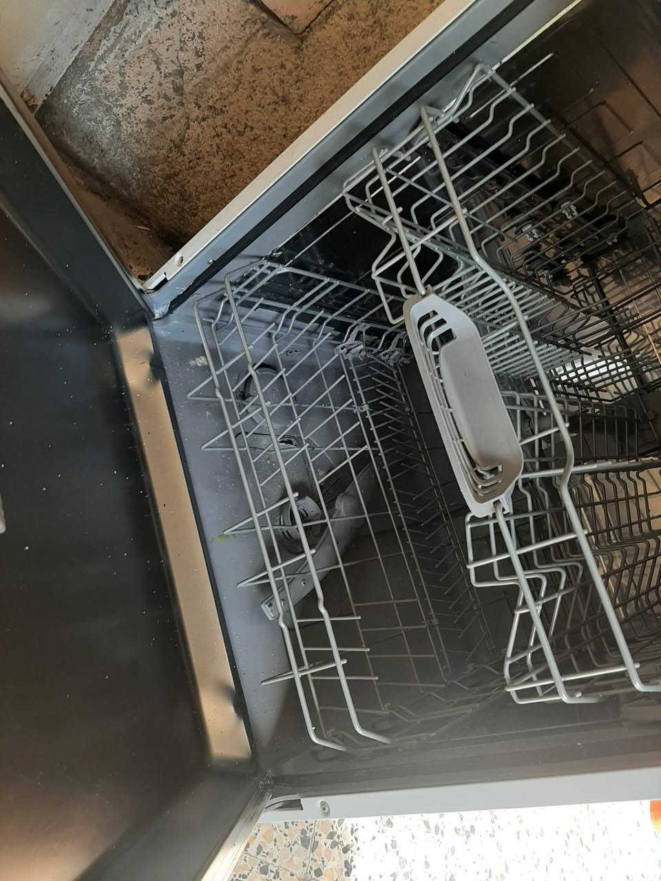 عندي غسالة مواعين نوعية سيمنز 
شغاله مابيه شي 
 بيها ملاحظة الماء الي بداخلها غير ساخن


**إذا كنت صاحب هذا الإعلان وتريد حذفه لأي سبب، رجاءا أرسل رسالة إلى الدعم الفني**