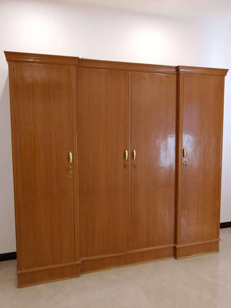 للبيع اغراض نظيفه للتواصل واتساب ***********
