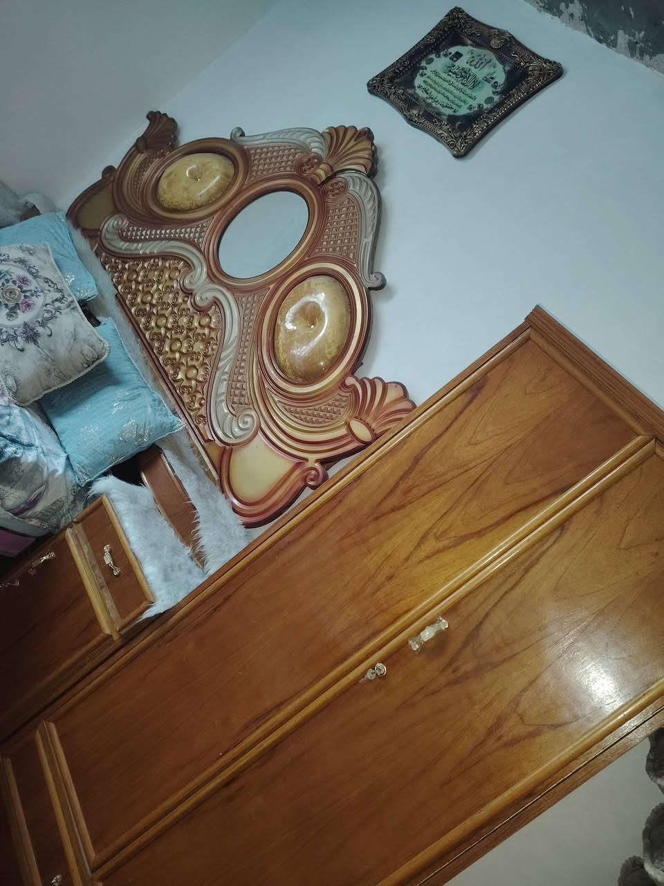 السلام عليكم 
غرفه للبيع غرفه صاج  جاهزه من كلشي وستعمال قليل السعر خاص بيع مستعجل 
  رقم *********** بي واتساب
