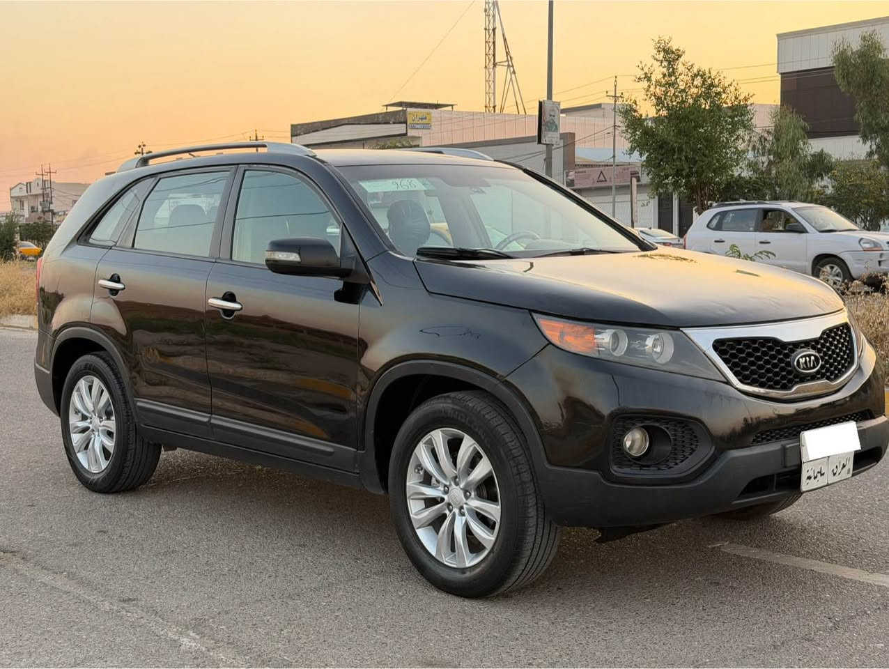 Hyundai Sorento
*********** ***********
موديل ٢٠١١ لون اسود رقم سليمانيه 
گير محرك شرط لأ صرف ولا بخار مامفتوح
حجم محرك ٦ سلندر (٣٥٠٠)
مواصفات ويل كروم اشارات بل مرايه تحكم ستيرن طرفين نظام Eco تقليل صرف الوقود نظام Abs شاشه كاميره 3 مقاعد تبريد مركزي وباقي مواصفات معروفه 
صدر امامي خلفي جديد كهربائيات كل شغال تبريد شغال 
صبغ 4 قطع شرط بدون دواخل بدون ارباك 
سعر...(١١٤$) وبي مجال بصيط
مكان سياره كركوك📍 كركوك, العراق
