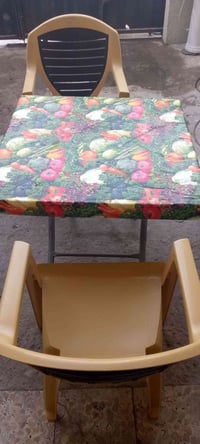 طاولة • كرسين • أبي الخصيب