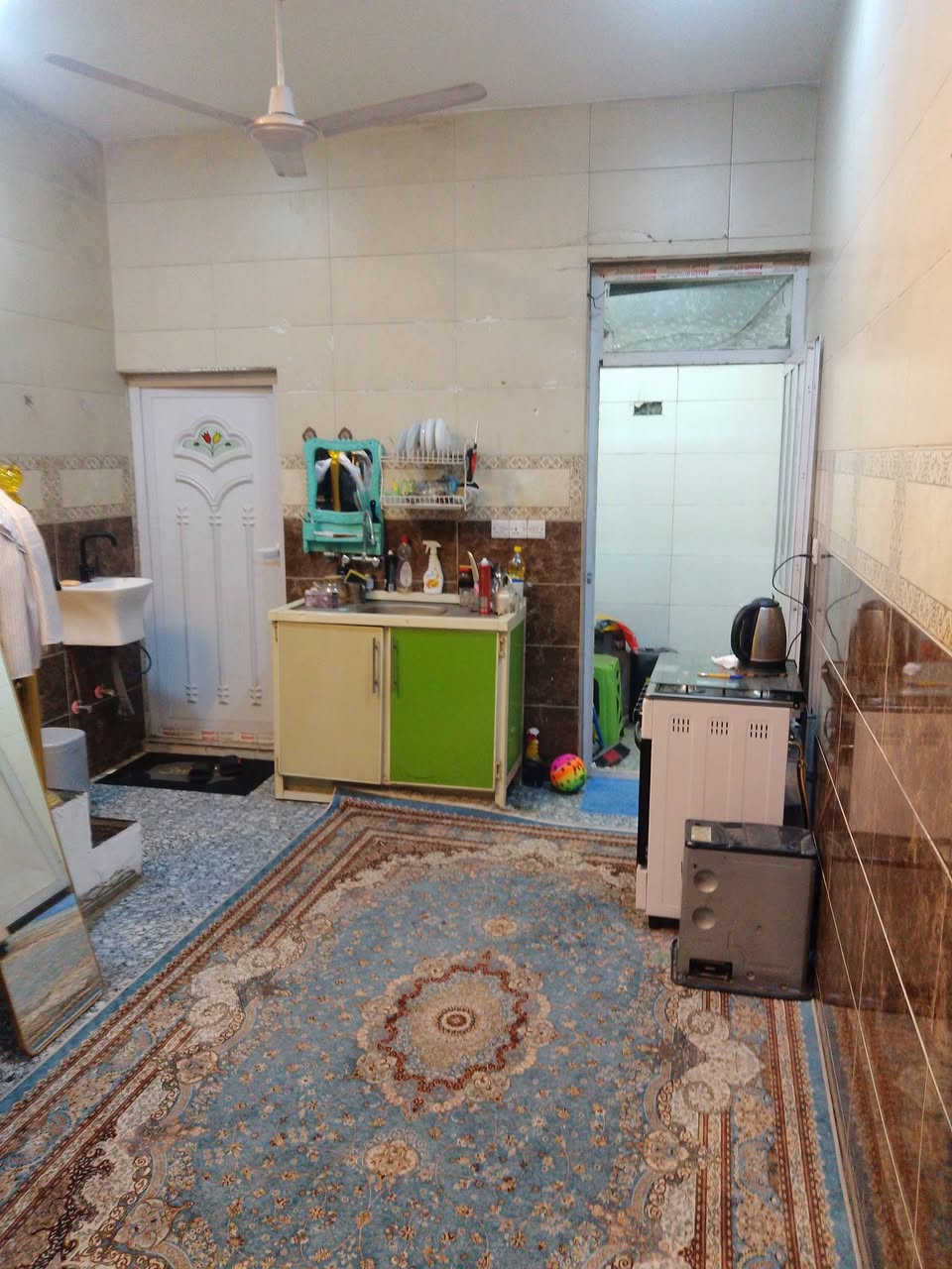 يعلن مكتب الباش الشمري للعقار والمحاماة عن توفر 
دار للبيع مساحة 40 متر. بناء حديث يحتوي على استقبال ومطبخ وخدمات  ومنور طابق ثاني غرفتين. طابق  ثالث بيتونة وسطح العنوان بغداد الجديدة. شارع المسبح قرب معهد  المعلمات للاستفسار مراسلة واتساب اوتصال ***********
