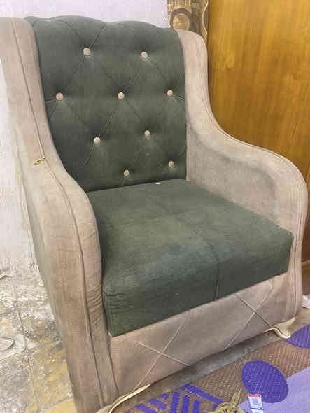 سلام عليكم تخم قنفات للبيع مستعمل نضيف جدآ التخم مو هذني لخفاف ثكيل اصلي ماخذينه فوك المليون مع كامل كوشاته مع تلبيسات فرو للمقاعد السعر 600 وبي مجال للطيبين مكاني الحرية اربيع ***********وبل عافيه عل ياخذه الرقم بي واتساب
