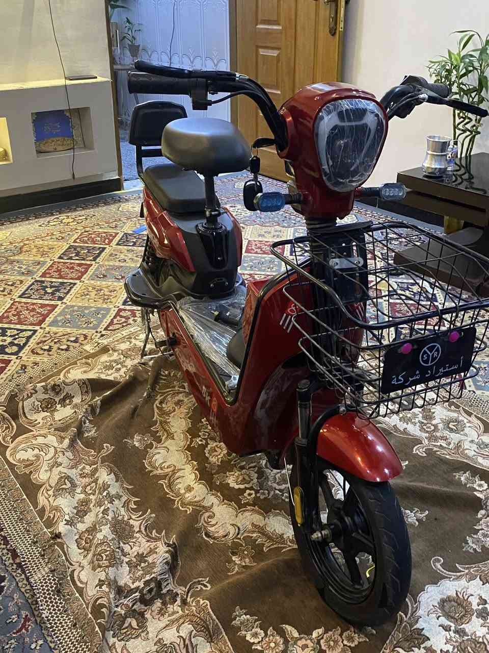 السلام عليكم بايسكل شحن للبيع حجم 14 وبطاريات عدد 4  البايسكل بعده جديد بلايلون مستخدم كلش قليل شهرين فقط حته المرايات بعدهن ممشدودات 
السعر 325 وبيه مجال بسيط جدًا 
العنوان /بغداد / الغزالية 
للاستفسار ***********
